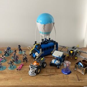 Fortnite vehicles and figures